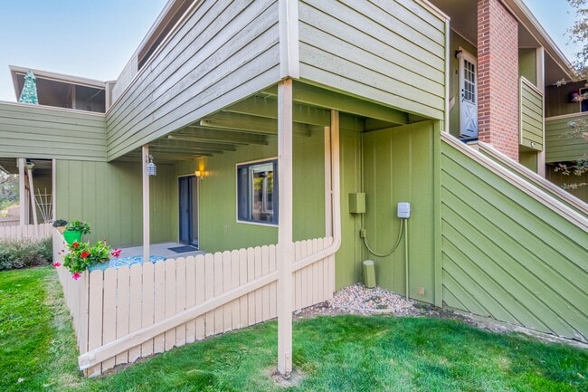 Building Photo - 1410 Bacchus Dr