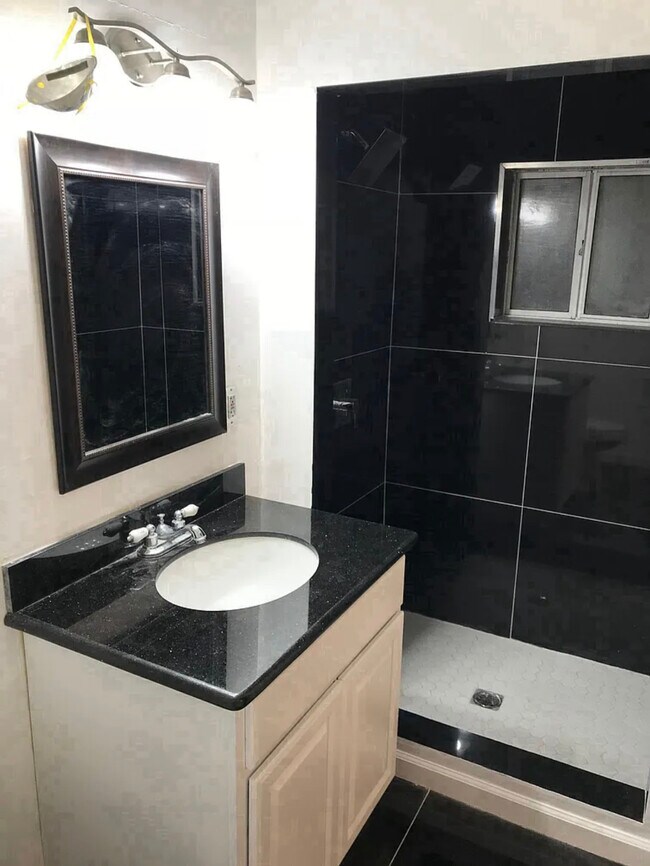 Bathroom 1 - 1016 E Ross Ave