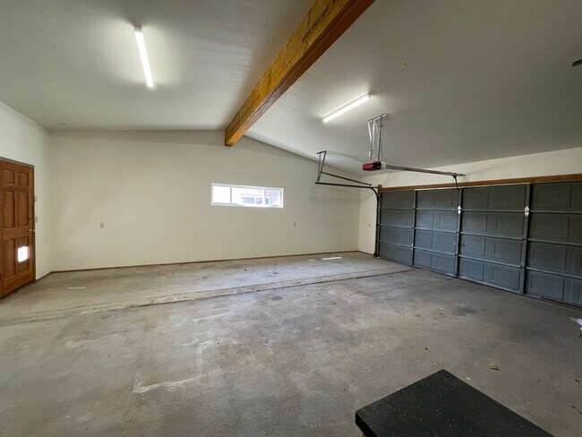Building Photo - 512 Camino Solano