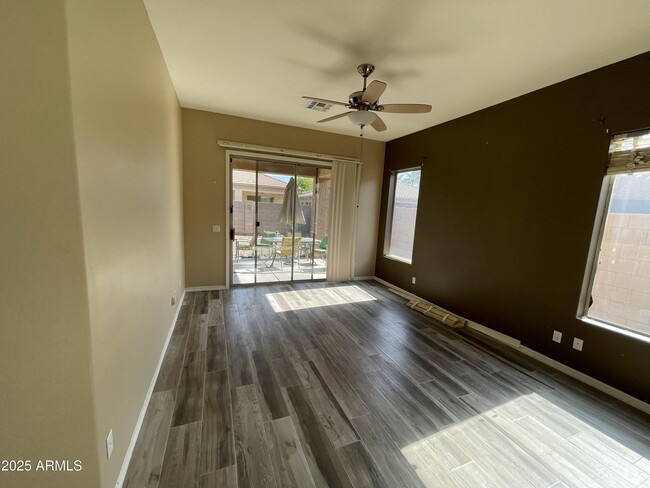Building Photo - 901 W Oriole Way
