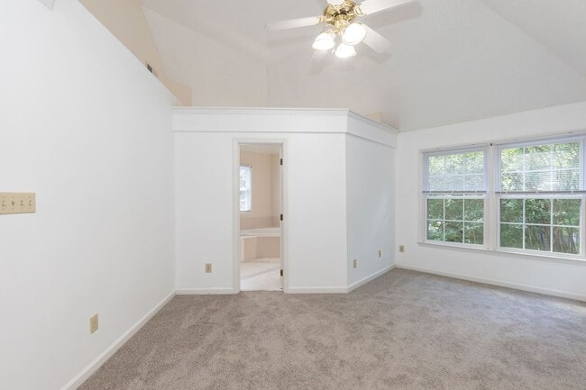 Building Photo - Three Bedroom Home!