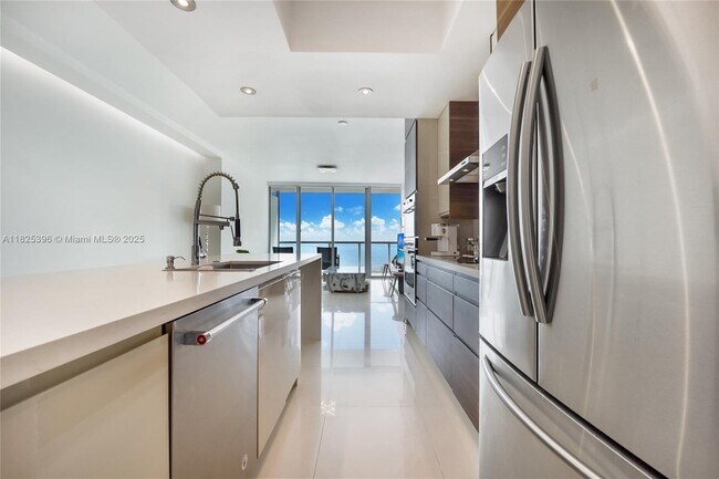 Building Photo - 888 Biscayne Blvd