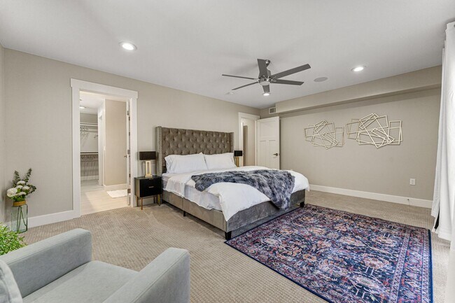 Building Photo - 5 Bed, 5 Bath home in South Park Hill