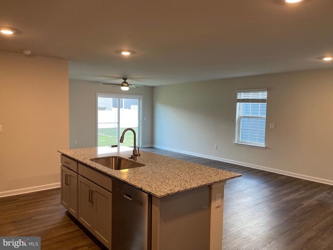 Building Photo - 112 Charing Cross Dr