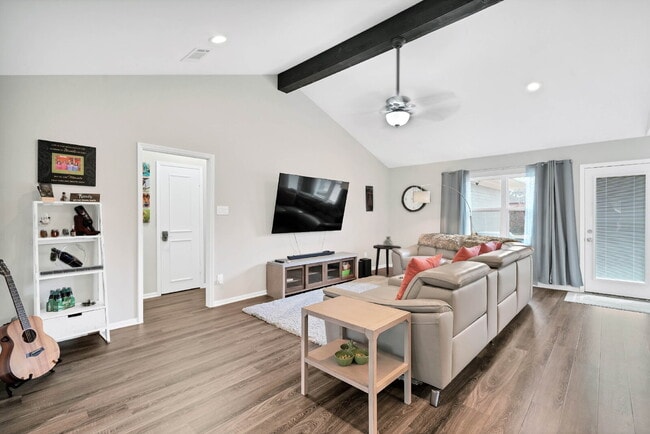 Building Photo - Charming 4-Bed Home with Granite Elegance in Sugar Land