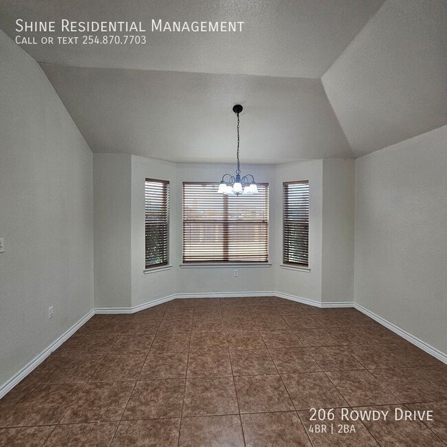 Building Photo - 206 Rowdy Dr