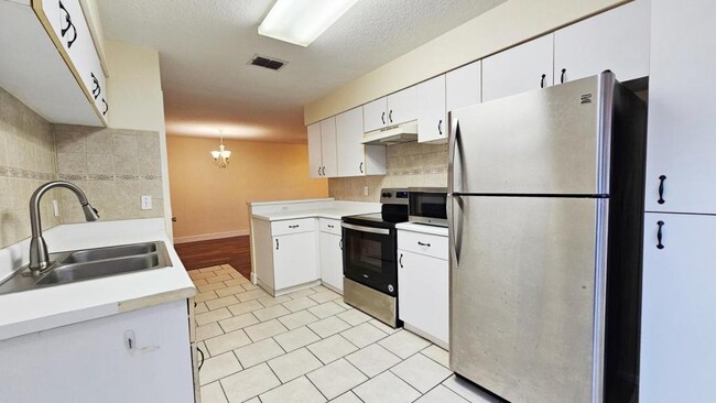 Building Photo - 7813 Sugar Bend Dr