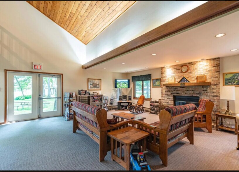 Building Photo - 3 Spruce Trl