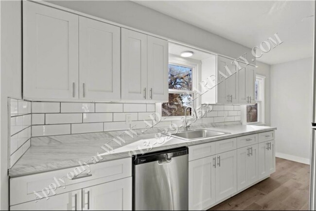 Building Photo - Beautiful Renovated 3 Bed 2.5 Bath Ranch i...