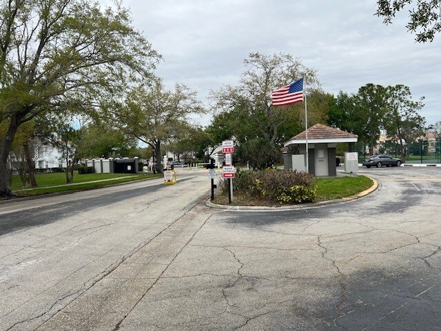 Building Photo - 13917 Fairway Island Dr