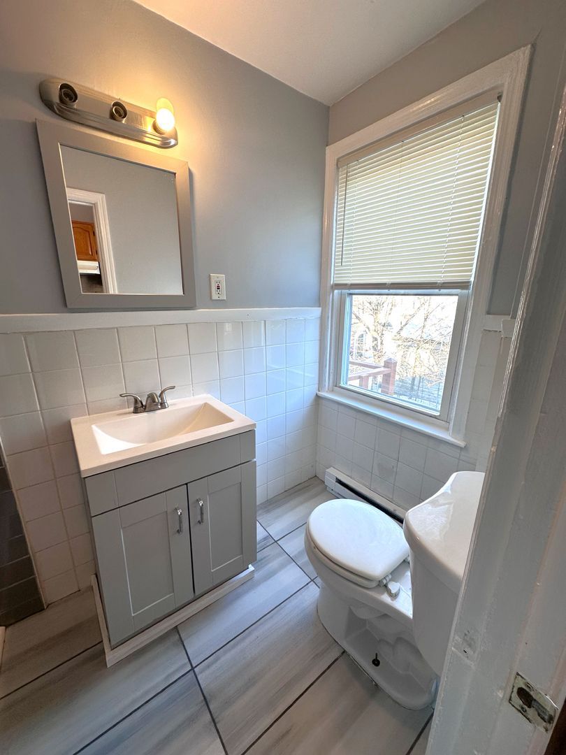 Building Photo - 343 Broadway