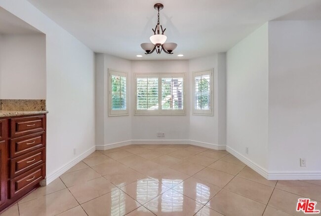 Building Photo - 687 Mt Carmel Dr