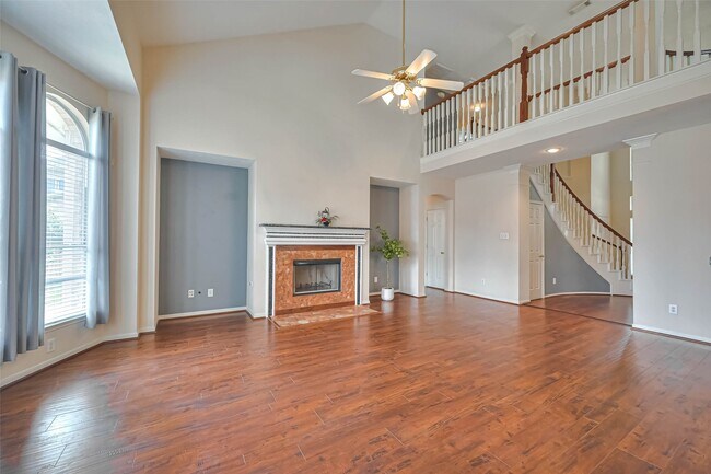 Building Photo - 1007 Riverchase Dr