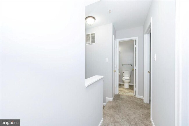 Building Photo - 161 Heathfield Dr