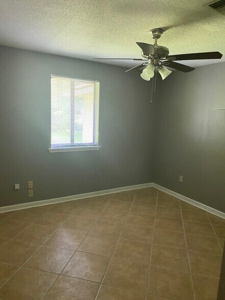 Building Photo - 56105 Diamondhead Dr E
