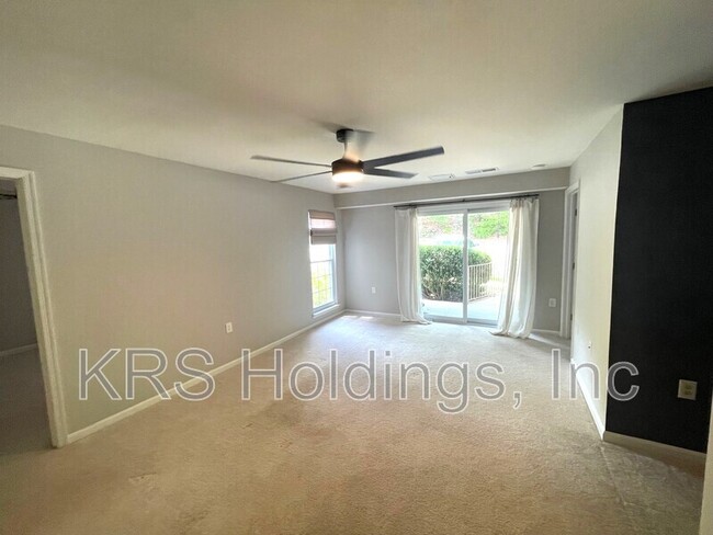Building Photo - 1037 Gardenview Loop