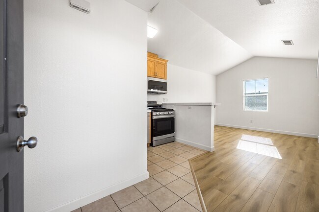 Building Photo - 2025 Northfield Dr