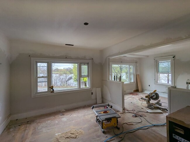 Building Photo - 105 Shore Dr