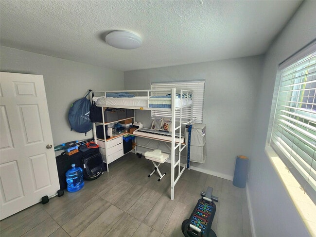 Building Photo - 620 SW 10th St