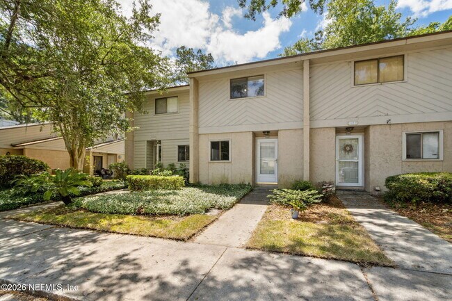 Building Photo - 3801 Crown Point Rd