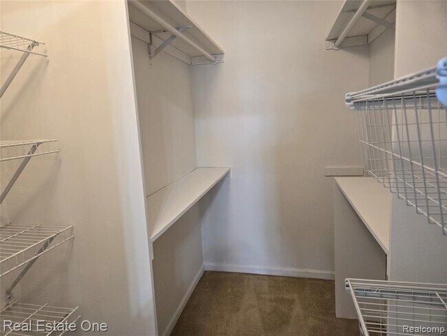 Building Photo - 1716 Deepwood Cir