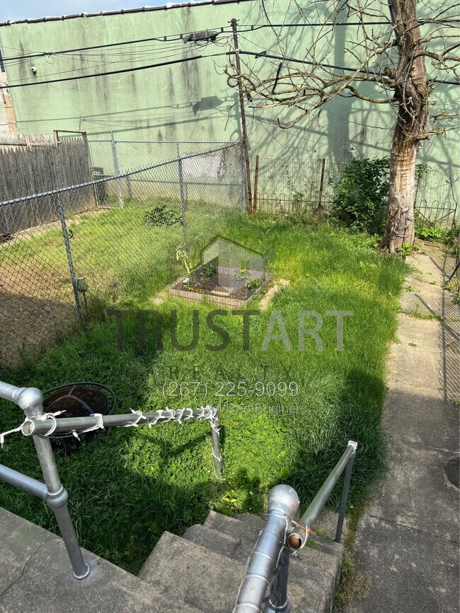 Building Photo - 4747 N Mascher St