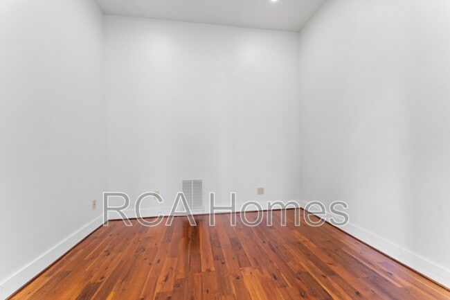 Building Photo - 1006 Lexington Ave