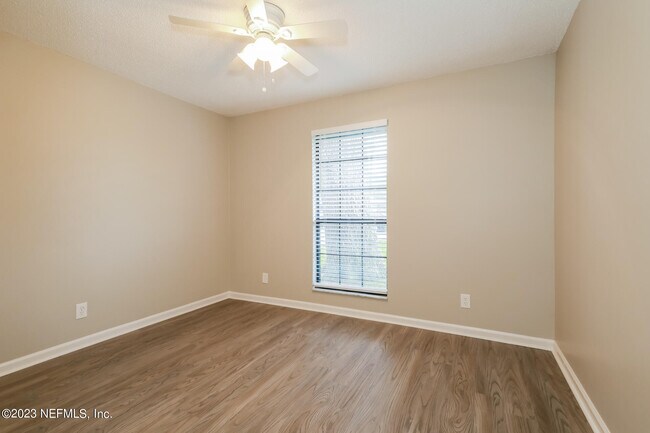 Building Photo - 6353 Tree Top Cir W