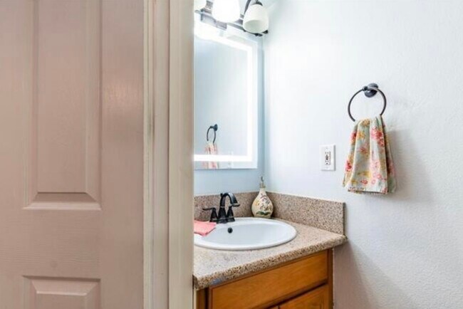 Downstairs bathroom - 4646 Hartley St