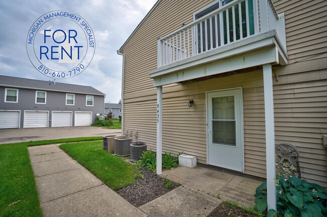 Building Photo - 9435 N Parkwood Dr