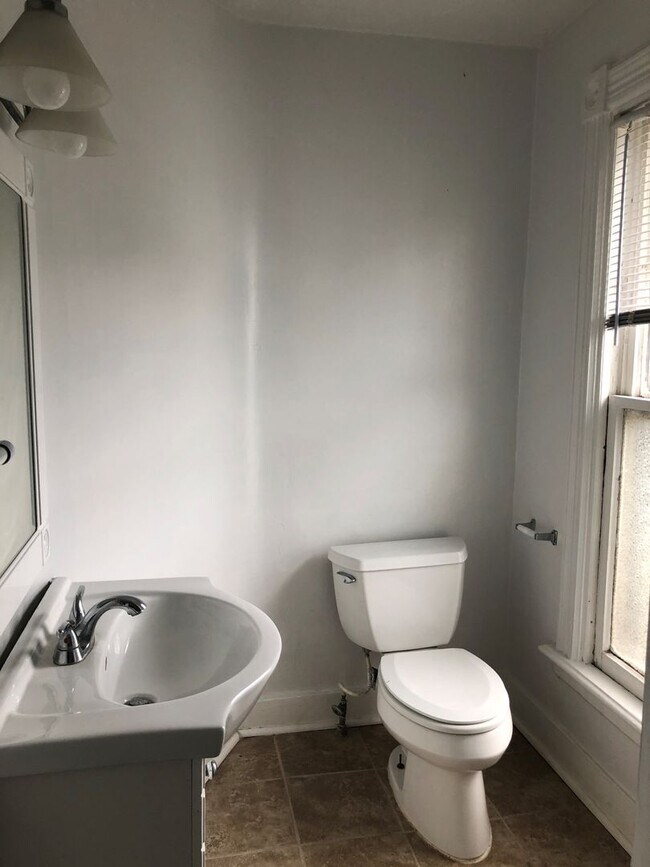 Building Photo - 525 Minor