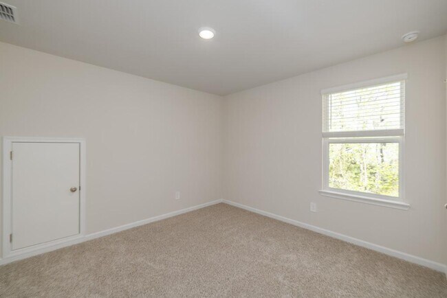 Building Photo - 166 Magnolia Dr