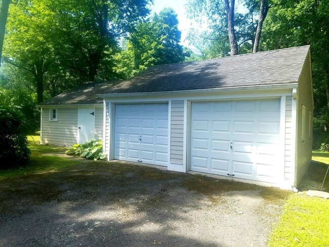 Building Photo - 153 Black Rock Tpke