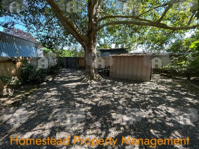 Building Photo - 130 Cottonwood Ct