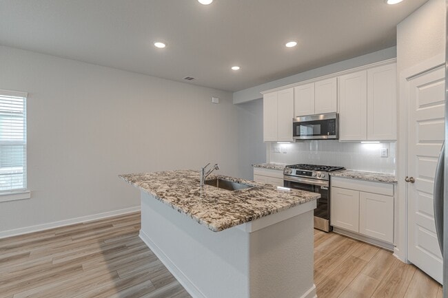 Building Photo - 8611 Blueberry Ash St