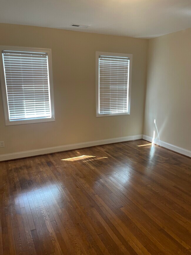 Building Photo - 5615 1st Plz NW