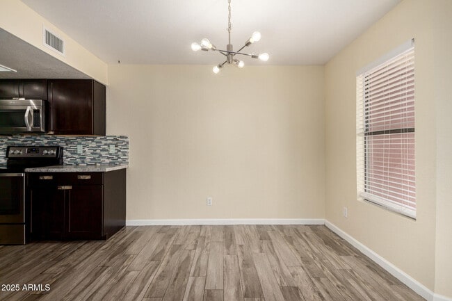 Building Photo - 2040 S Longmore