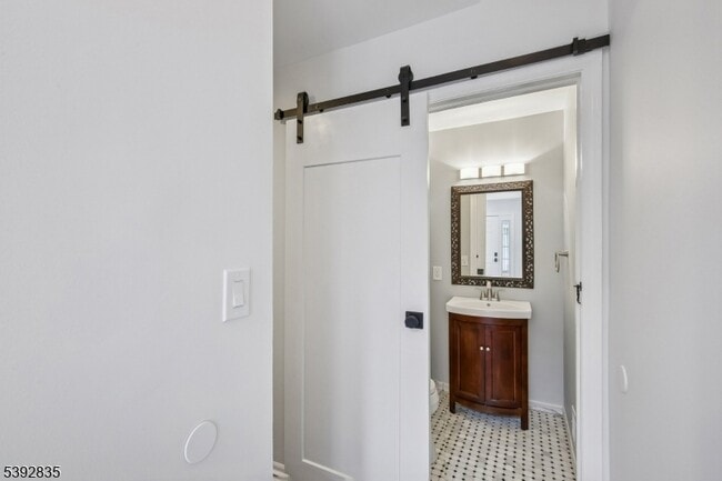 Building Photo - 13 Winding Brook Rd