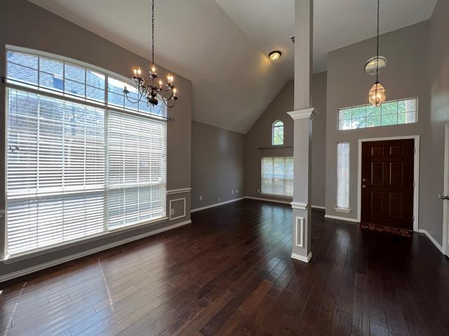 Building Photo - 9811 Cliffside Dr