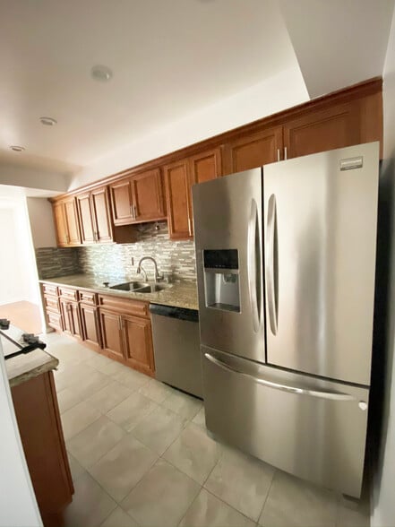 Building Photo - 1262 S Barrington Ave