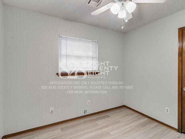 Building Photo - *COMING MAY 2026* Charming 3 Bed/1.5 Bath Single Family Home in West Norman