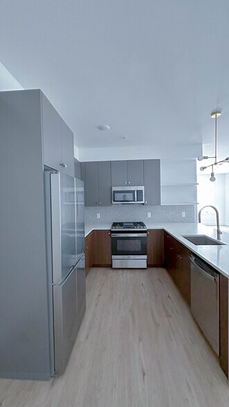 Building Photo - 276 Duncan Ave