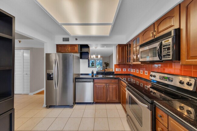 Building Photo - 14623 Bonaire Blvd