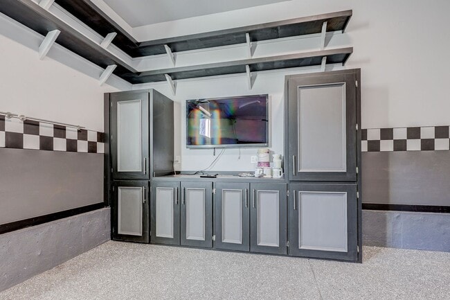 Building Photo - 5 bedroom single family home in Castle Rock.