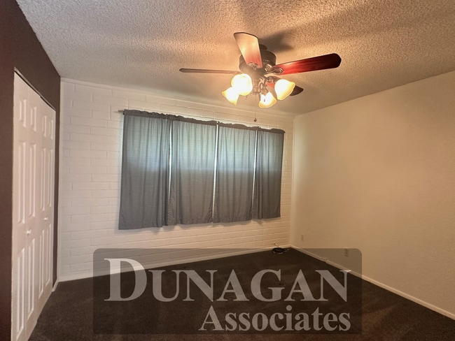 Building Photo - 3 bed 2 bath Country Club Division