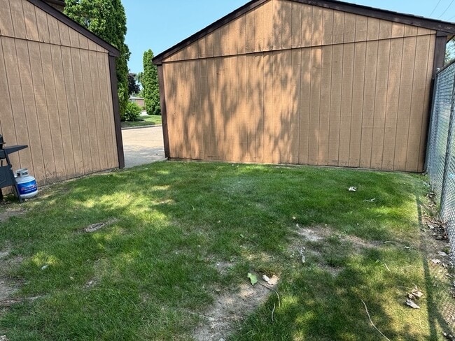 Building Photo - 311 Lilac Ln