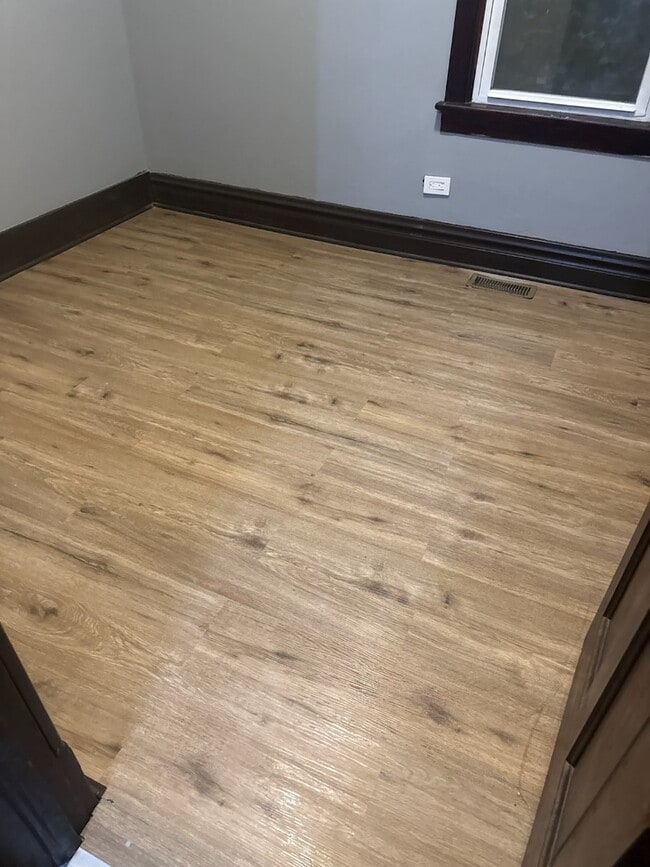 Building Photo - Updated 3-Bedroom Home in South Chicago – Rent: $1,350/Month