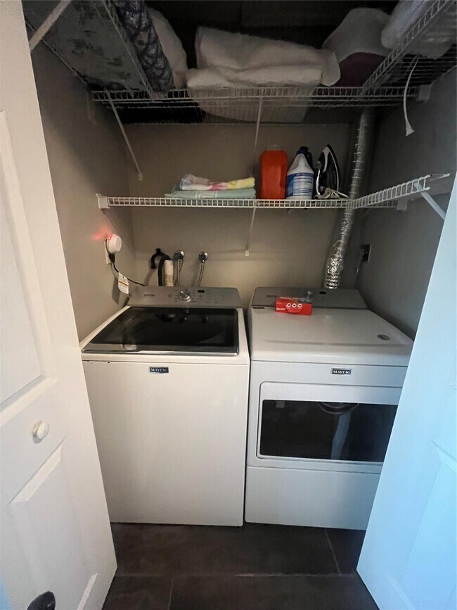 Building Photo - 2113 NE 44th St