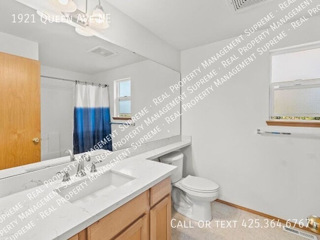 Building Photo - 1921 Queen Ave NE