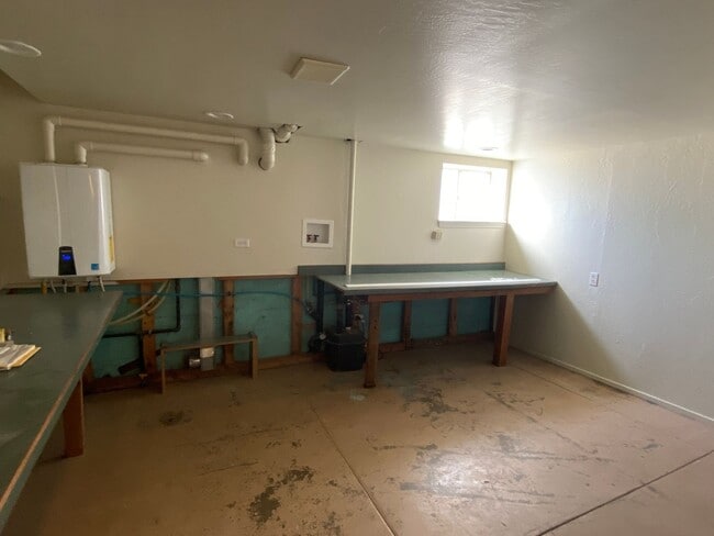 Building Photo - Large 3bd 2 ba home with a great country feel.